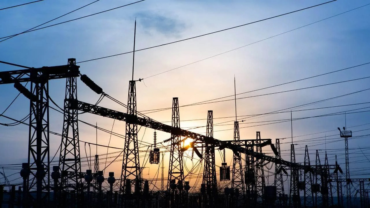 Elektrik fiyatlarında sert dalgalanma: Tavan fiyat 4.299 TL’yi gördü